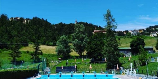 Blu Piscina Verde Appennino